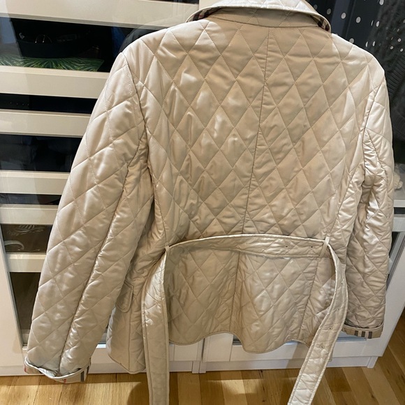 Light tan, Burberry, Brit jacket size medium with garment bag. Perfect condition - Picture 2 of 5